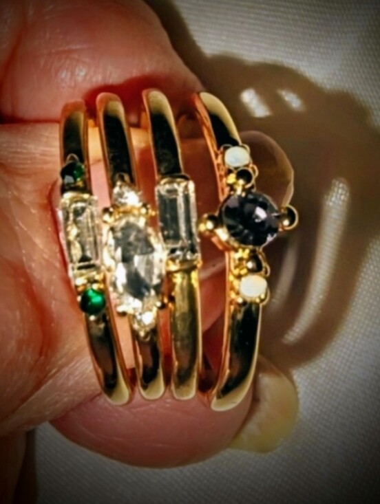 Jewelry - Pretty Little Ring Set!